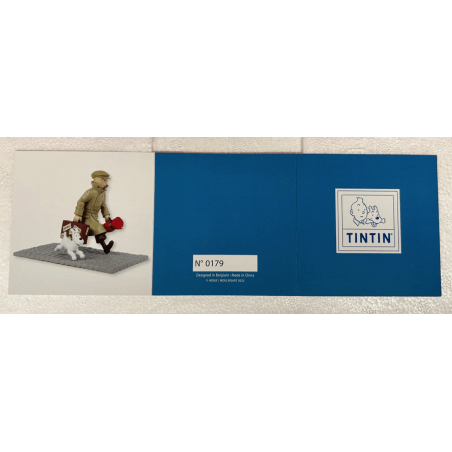 Tintin / Hergé / Moulinsart Réf 45994 / Tintin et Milou valise - Ils arrivent - socle pavé - (2022)
