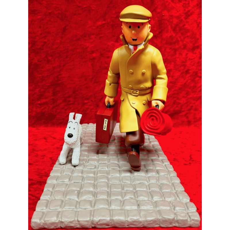 Tintin / Hergé / Moulinsart Réf 45994 / Tintin et Milou valise - Ils arrivent - socle pavé - (2022)