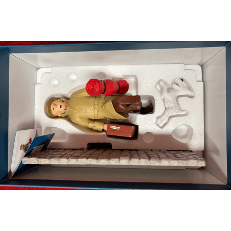 Tintin / Hergé / Moulinsart Réf 45994 / Tintin et Milou valise - Ils arrivent - socle pavé - (2022)