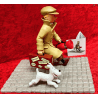 Tintin / Hergé / Moulinsart Réf 45994 / Tintin et Milou valise - Ils arrivent - socle pavé - (2022)