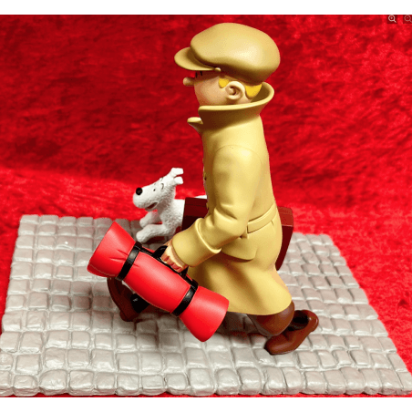 Tintin / Hergé / Moulinsart Réf 45994 / Tintin et Milou valise - Ils arrivent - socle pavé - (2022)