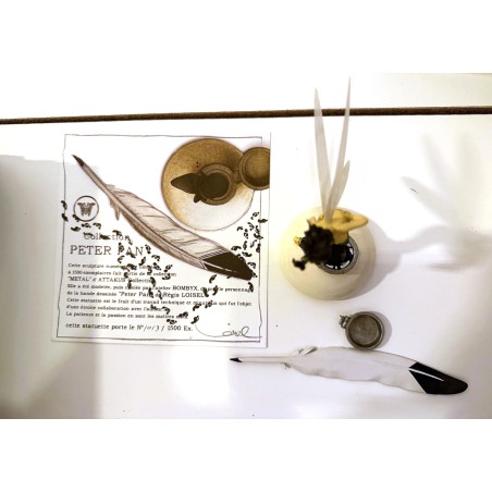 Fée clochette sur l'encrier / Loisel / Attakus  D'après "Peter Pan" de Loisel. Avec certificat signé par Régis Loisel.Pièce à