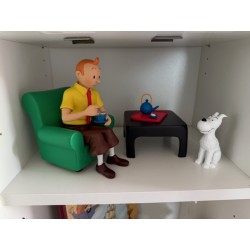 Figurine Tintin prenant le thé "Le Lotus Bleu" / Hergé / Tintinimaginatio / 2024 / 47002