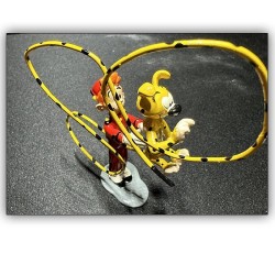 Spirou portant le marsupilami dans ses bras /  Pixi / Franquin